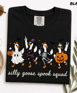 Comfort Colors Silly Goose Spook Squad Shirt, Funny Goose Halloween Graphic Tee, Cute Ghost Goose Costume Shirt, Spooky Season Fall T-Shirt, Vintage Halloween Goose Tee, Cozy Autumn Graphic Shirt, Halloween Lover Gift - HUNTWEAR SHOP