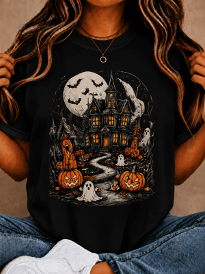 Women’s Plus Size Haunted House Graphic T-Shirt, Ghost Pumpkin Bat Moon Print Cotton Short Sleeve Tee, Casual Loose Fit Halloween Top